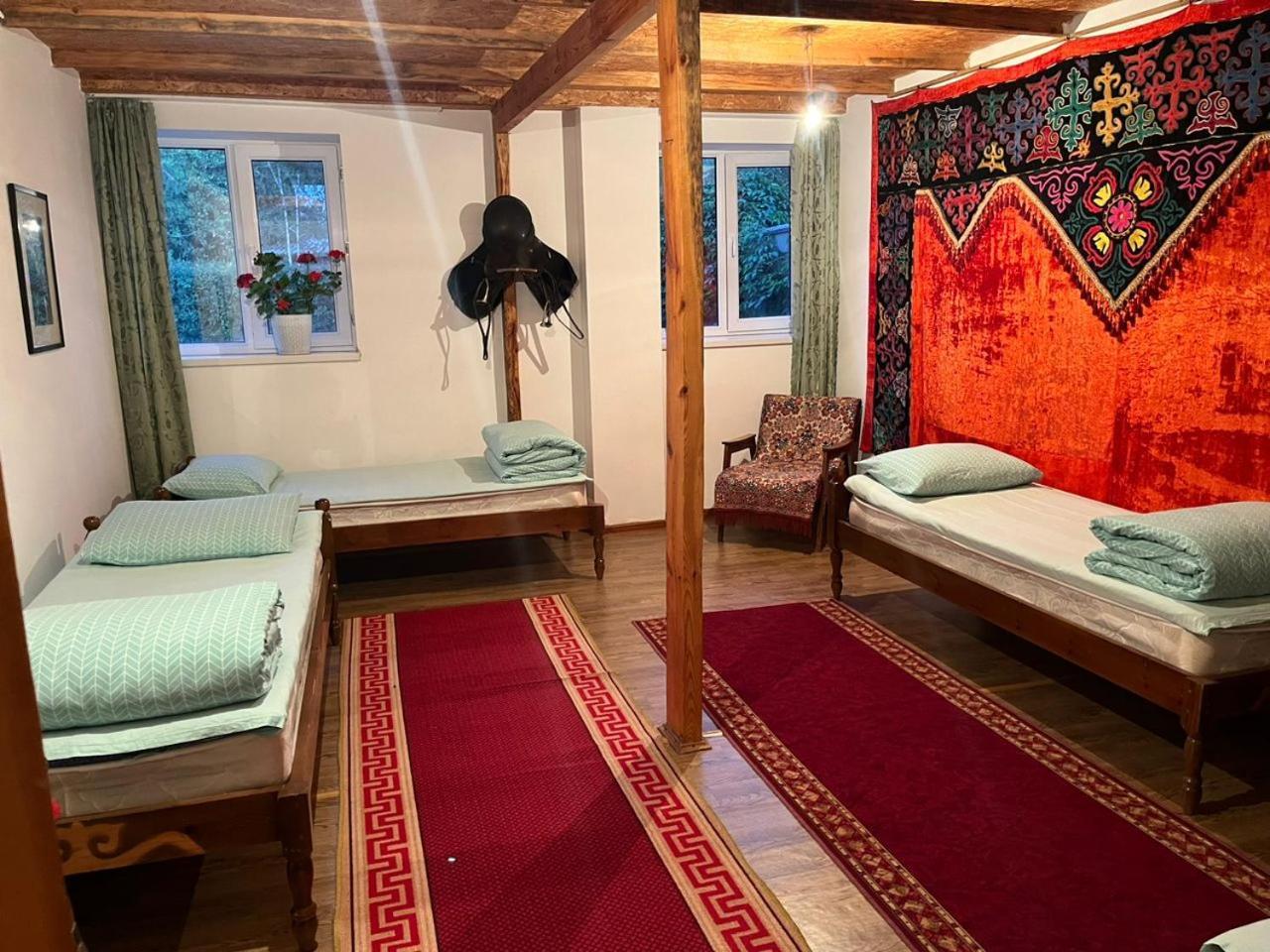 Toktogul Ghesthouse Hotel ภายนอก รูปภาพ