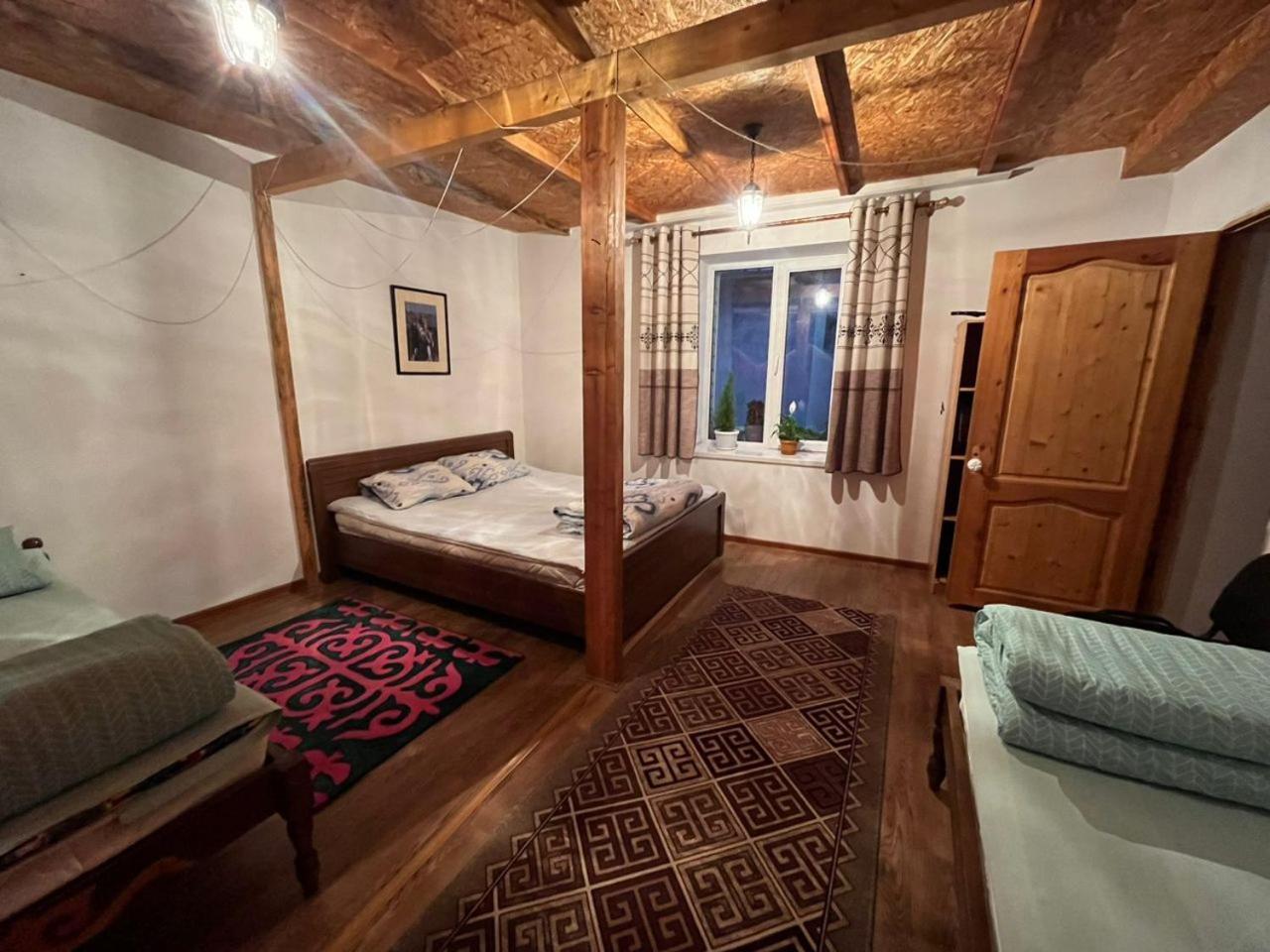 Toktogul Ghesthouse Hotel ภายนอก รูปภาพ